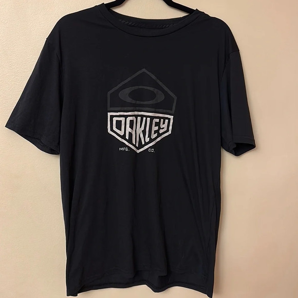Oakley Other - Oakley black & white graphic tee